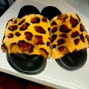 Slipper Sandals (Cheetah Faux Fur)